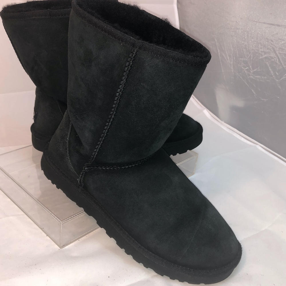 Uggs Classic Short II boots in great conditions